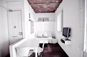 Ein Sitzbereich in der Unterkunft Barceloneta Suites Apartments Market