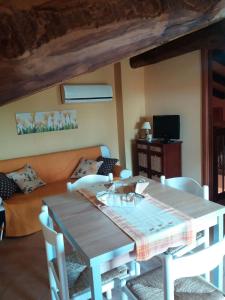 Televízia a/alebo spoločenská miestnosť v ubytovaní Petite Maison dell'Etna + 11 fotografií