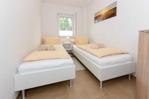 Postel nebo postele na pokoji v ubytování Ferienwohnung Seeperle
