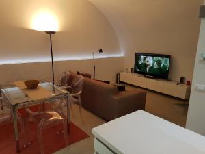 a living room with a couch and a tv at Ca' Irri Rent in Baveno