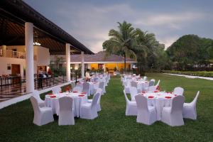 Restaurace v ubytování Novotel Goa Dona Sylvia Resort + 37 fotografií