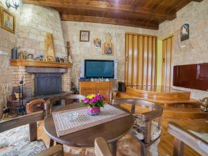 Μια τηλεόραση ή/και κέντρο ψυχαγωγίας στο Hotel & Resort Gacka