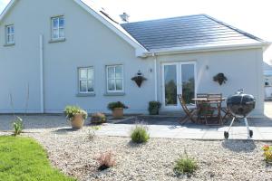 A garden outside Bunlin Heights Self Catering Studio