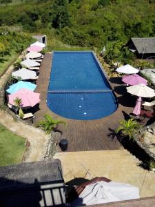 an overhead view of a swimming pool with umbrellas at Molyka Lodge in Banlung