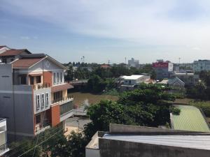 a view of a city with a river and buildings at De Vuong 2 in Cao Lãnh