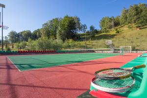 Attività di tennis o squash presso l'hotel o nelle vicinanze