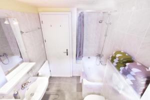 Koupelna v ubytování Apartment Dorfblick + 37 fotografií