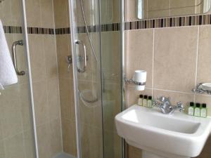 a bathroom with a sink and a shower and a sink at Balham Lodge in London