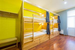 Postel nebo postele na pokoji v ubytování SAHIL Hostel & Hotel