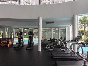 Fitness centrum a/nebo fitness zařízení v ubytování Teega Residence @ Cosy Seafront Living
