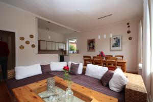 a living room with a couch and a table at Haus Gezeiten in Meldorf