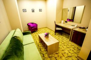 Posezení v ubytování West Shine Hotel
