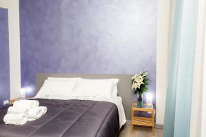 a bedroom with a bed with a purple wall at Foresteria Boccadasse in Genoa