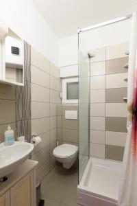 Koupelna v ubytování Apartmani Orhideja