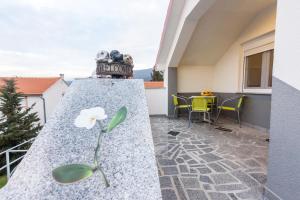 Balkón nebo terasa v ubytování Apartmani Orhideja