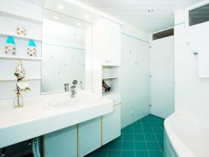 A bathroom at Ferienwohnung - Bergblick - Vandans