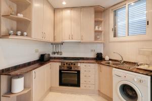 Kuchyň nebo kuchyňský kout v ubytování Sitges Holiday Apartment
