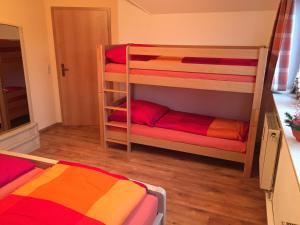 Postel nebo postele na pokoji v ubytování Pöhlbergblick Annaberg