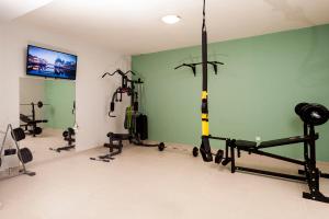 The fitness centre and/or fitness facilities at Eland Dream Villas