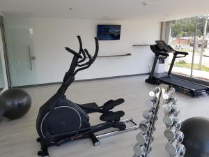 two exercise bikes in a room with a gym at Hotel Nivari Duitama in Duitama