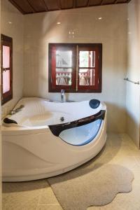 Ett badrum på Mekong Riverview Hotel