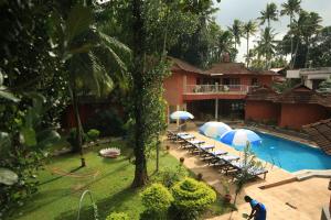 Bazén v ubytování Deshadan Cliff & Beach Resort,Varkala nebo v jeho okolí