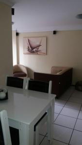 a room with a table and chairs and a couch at Porto de Iracema - 611 Frente mar in Fortaleza