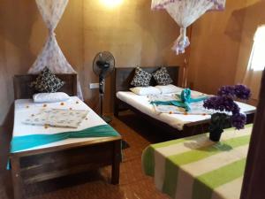 Voodi või voodid majutusasutuse Sigiri Aliya Tree house toas