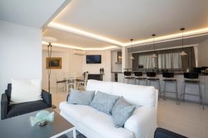 Kuchyň nebo kuchyňský kout v ubytování Bright Apartment with Stunning Acropolis Views! SG5