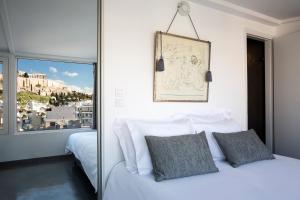 Posteľ alebo postele v izbe v ubytovaní Bright Apartment with Stunning Acropolis Views! SG5