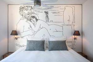 Posteľ alebo postele v izbe v ubytovaní Bright Apartment with Stunning Acropolis Views! SG5