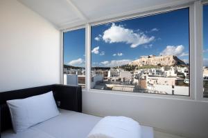 Postel nebo postele na pokoji v ubytování Bright Apartment with Stunning Acropolis Views! SG5