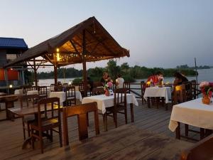 Restaurant o iba pang lugar na makakainan sa Paradise riverview resort