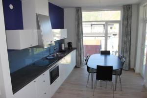 Kuchyň nebo kuchyňský kout v ubytování Svolvær Havn Apartments