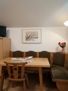 a dining room with a table and chairs at Appartement Bruckberg in Zell am See