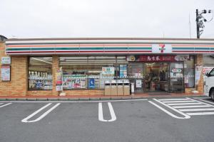 Supermarket nebo jiné obchody v  penzionu nebo okolí