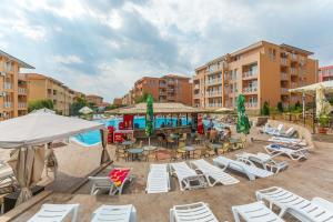 The swimming pool at or close to Sunny Day 6