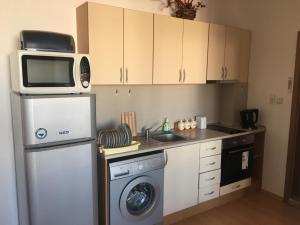 A kitchen or kitchenette at Sunny Day 6