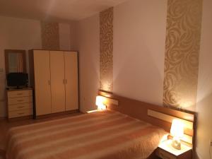A bed or beds in a room at Sunny Day 6