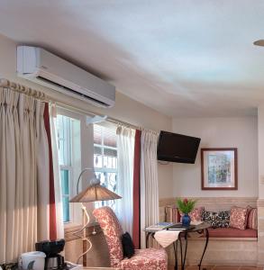Телевізор і / або розважальний центр в Little Arches Boutique Hotel - Adults Only