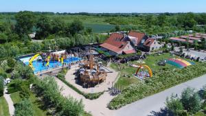 Bazén v ubytování Vakantiepark de Meerpaal nebo v jeho okolí