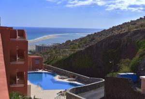 Vista de la piscina de Relax, descanso y una experiencia inolvidable o d'una piscina que hi ha a prop