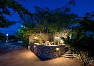Zahrada ubytování Contaratos Holiday Lettings
