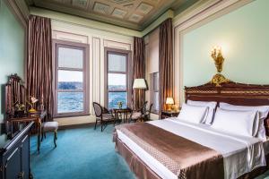 A bed or beds in a room at Bosphorus Palace Hotel