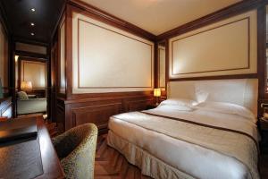 Postel nebo postele na pokoji v ubytování Hotel Manzoni