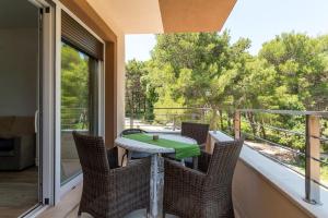 Un balcón o terraza de Apartments Beach House Villa