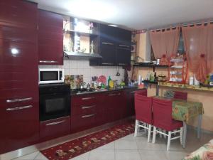 Kuchyňa alebo kuchynka v ubytovaní Casa in Fiera