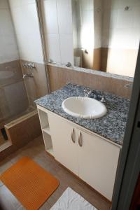 a bathroom with a sink and a shower at Placeres de la Costa in Gualeguaychú