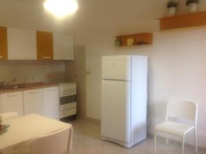 A kitchen or kitchenette at fabrizio e caterina Még 2 kép