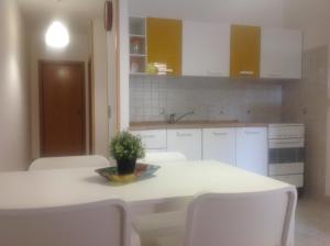 A kitchen or kitchenette at fabrizio e caterina